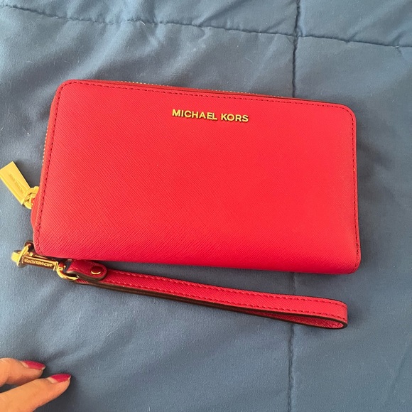 Michael Kors Zip Medium Wallet - Picture 1 of 15